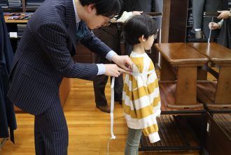 オーダーキッズスーツ KIDSSUITS テーラーフクオカ テーラーフクオカ 子供服 採寸風景-2